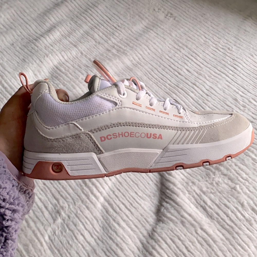 DC Women’s Legacy 98 slim Sz 7.5